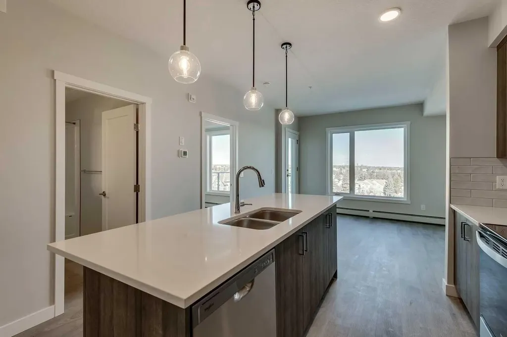 660 Shawnee Square SW Calgary AB T2Y 0X6