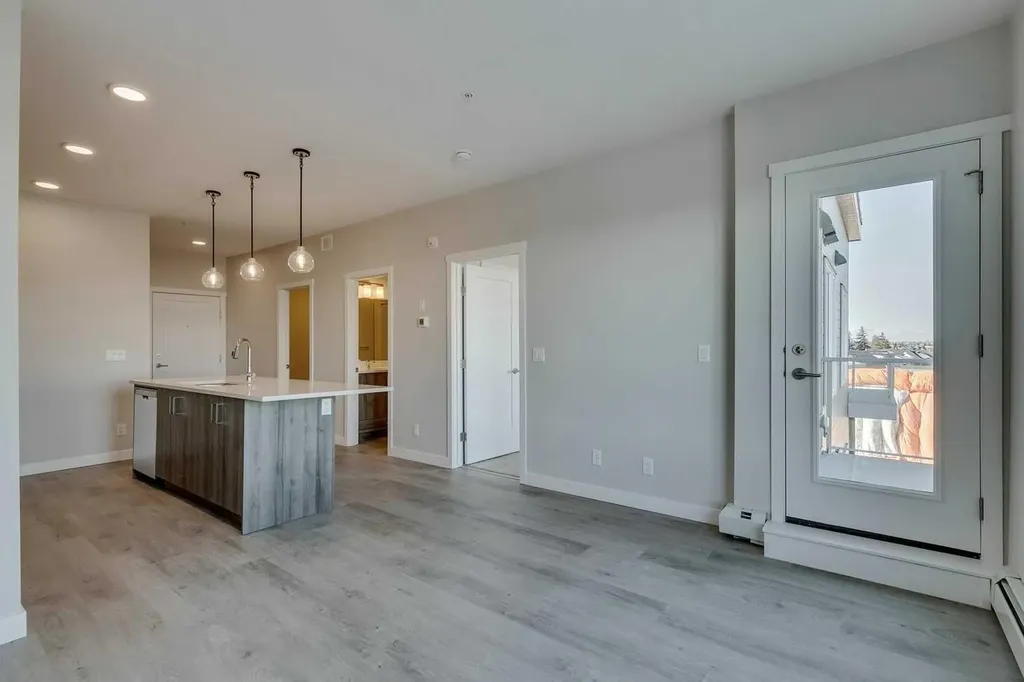 660 Shawnee Square SW Calgary AB T2Y 0X6