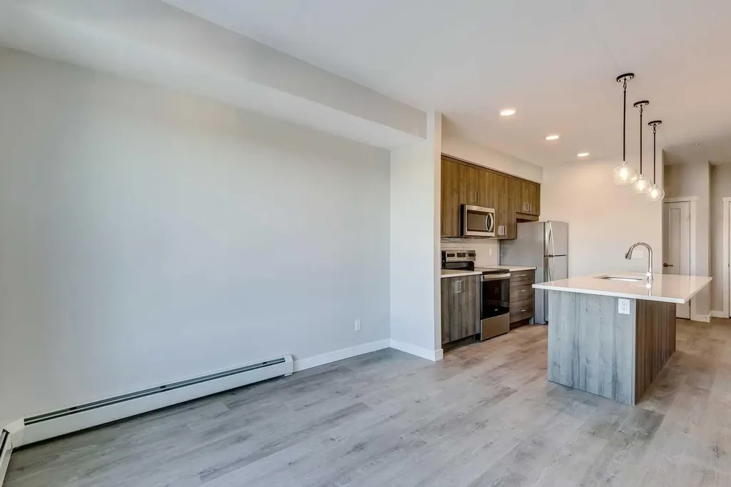 660 Shawnee Square SW Calgary AB T2Y 0X6