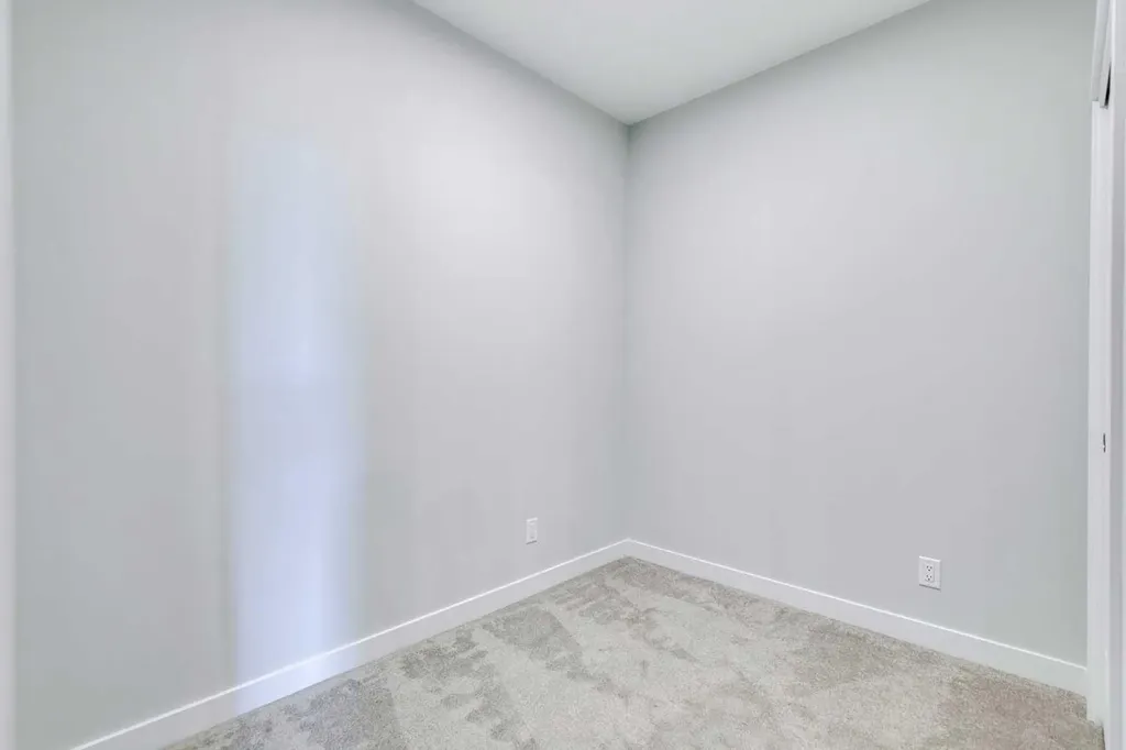 660 Shawnee Square SW Calgary AB T2Y 0X6
