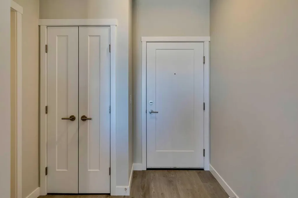 660 Shawnee Square SW Calgary AB T2Y 0X6