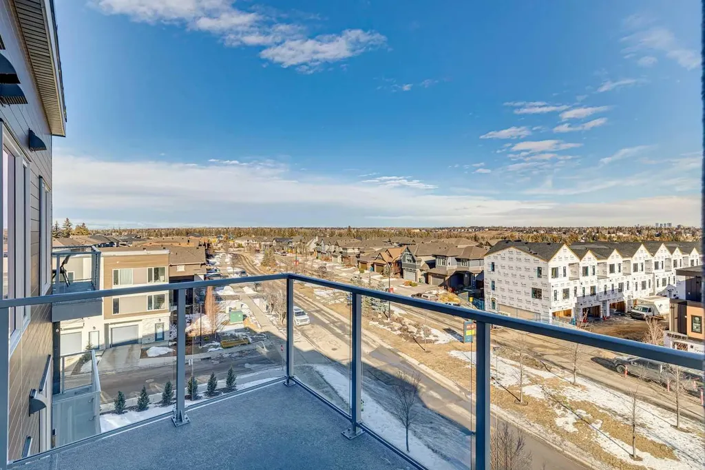 660 Shawnee Square SW Calgary AB T2Y 0X6