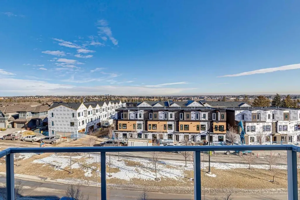 660 Shawnee Square SW Calgary AB T2Y 0X6