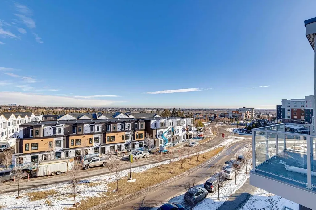 660 Shawnee Square SW Calgary AB T2Y 0X6