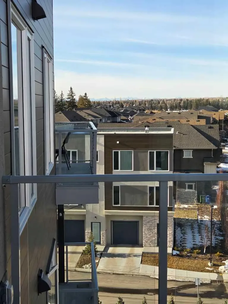 660 Shawnee Square SW Calgary AB T2Y 0X6