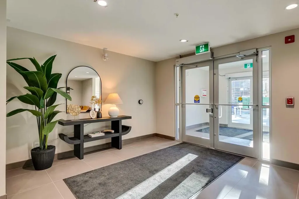 660 Shawnee Square SW Calgary AB T2Y 0X6