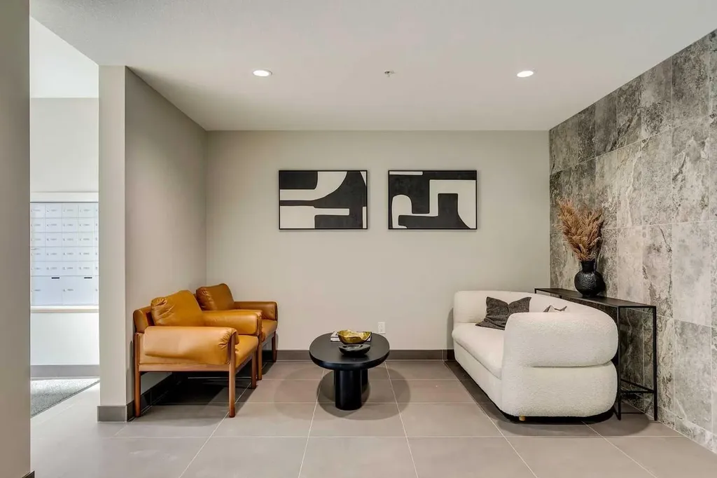 660 Shawnee Square SW Calgary AB T2Y 0X6