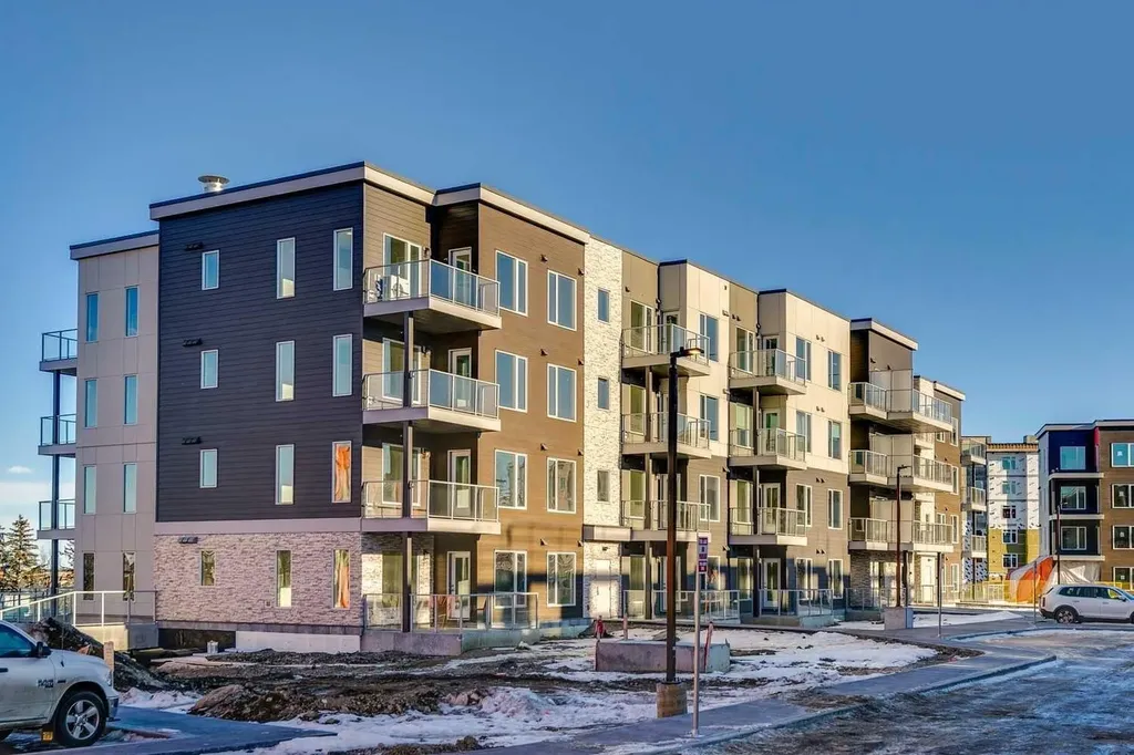 660 Shawnee Square SW Calgary AB T2Y 0X6