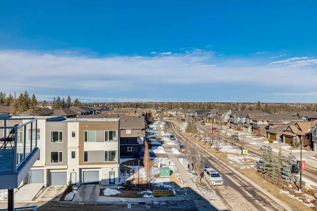 660 Shawnee Square SW Calgary AB T2Y 0X6
