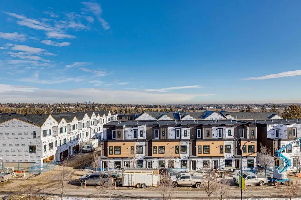 660 Shawnee Square SW Calgary AB T2Y 0X6