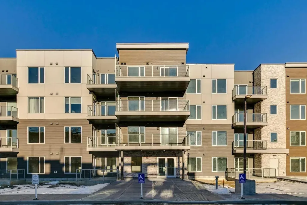 660 Shawnee Square SW Calgary AB T2Y 0X6