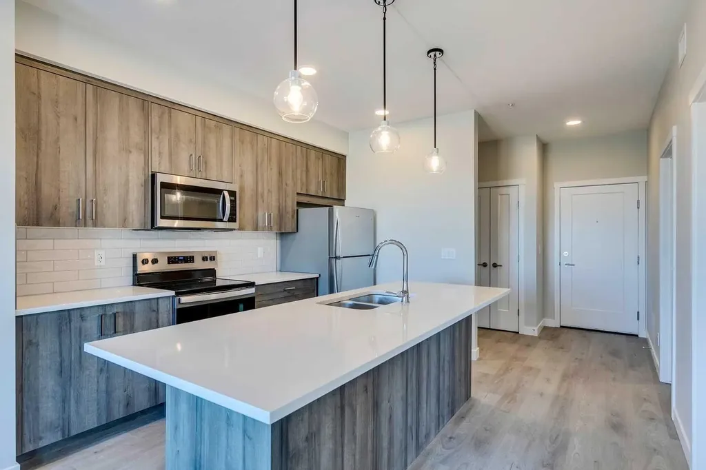 660 Shawnee Square SW Calgary AB T2Y 0X6