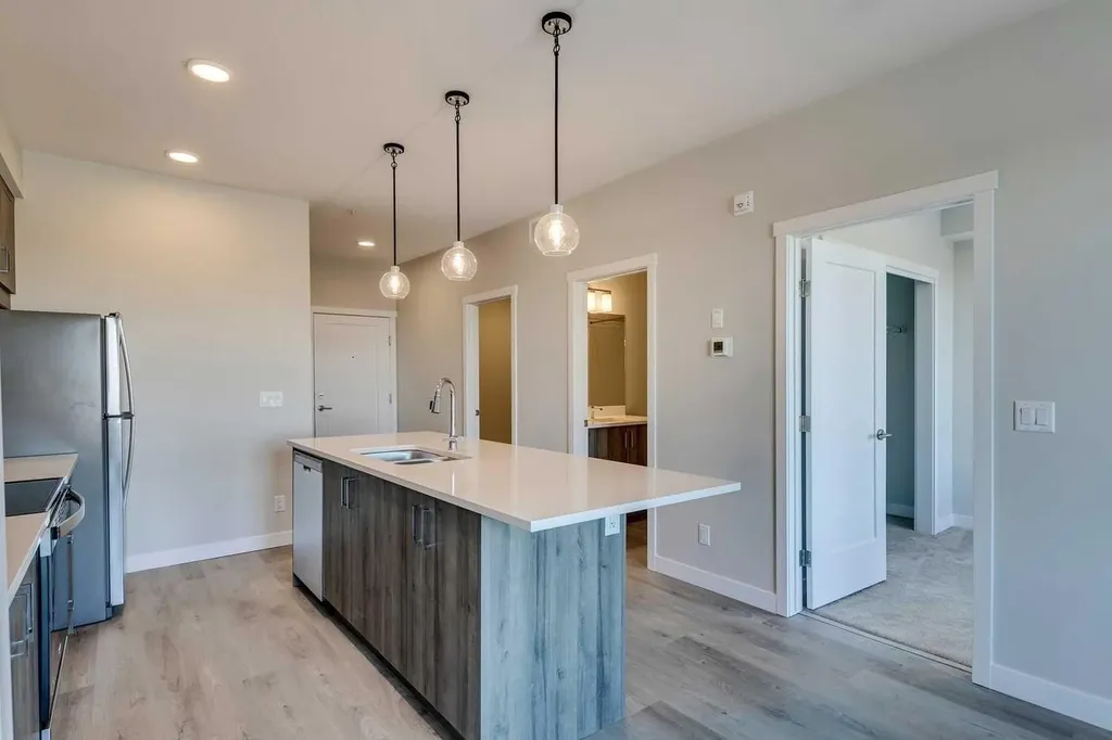660 Shawnee Square SW Calgary AB T2Y 0X6
