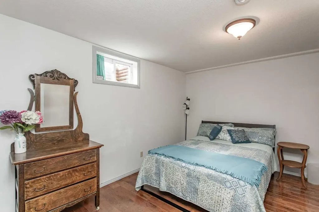 606 Pigeon Close Pelican Point AB T0B 0H0