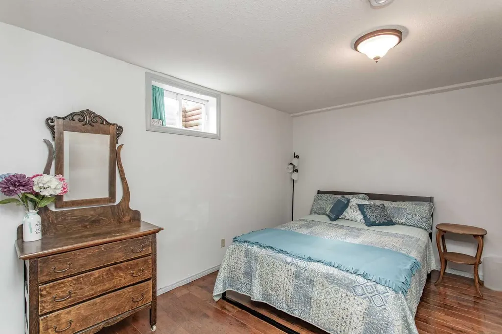 606 Pigeon Close Pelican Point AB T0B 0H0
