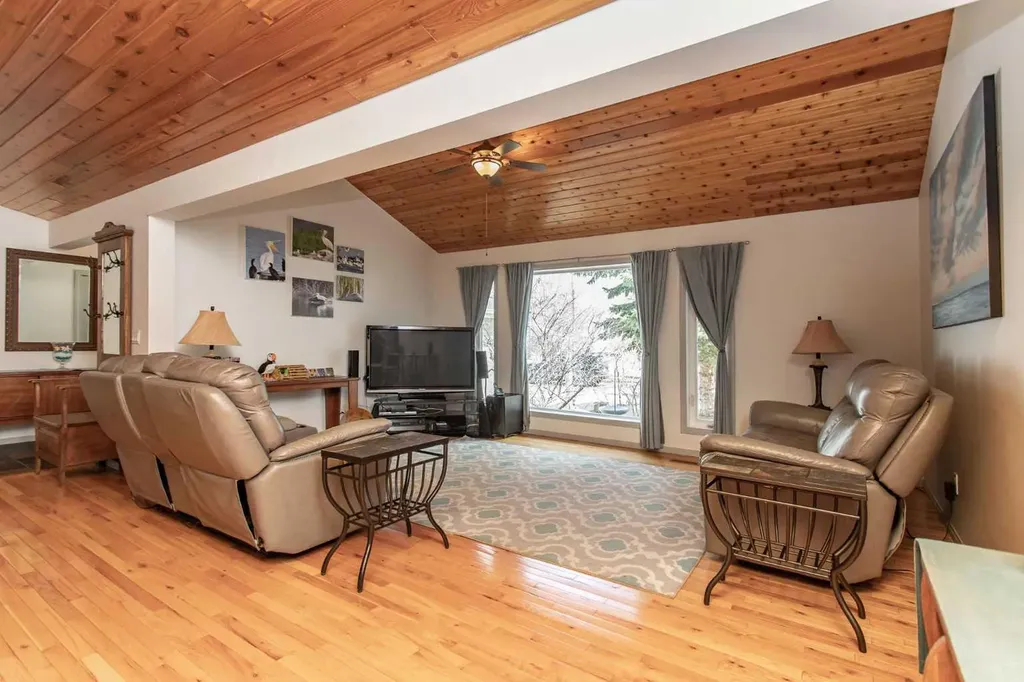 606 Pigeon Close Pelican Point AB T0B 0H0