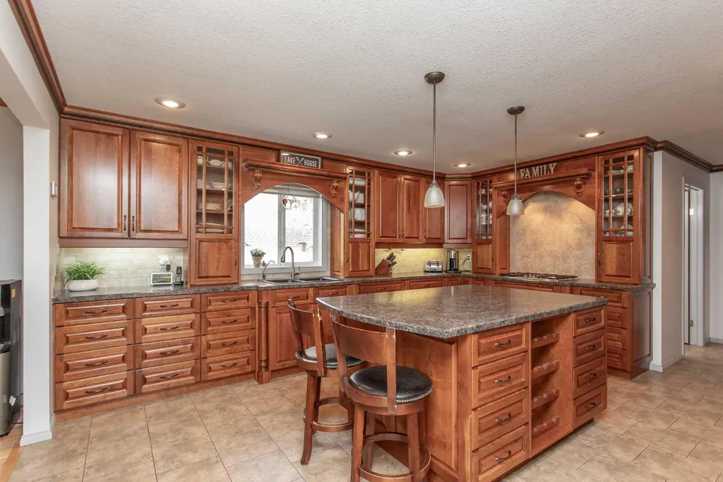 606 Pigeon Close Pelican Point AB T0B 0H0
