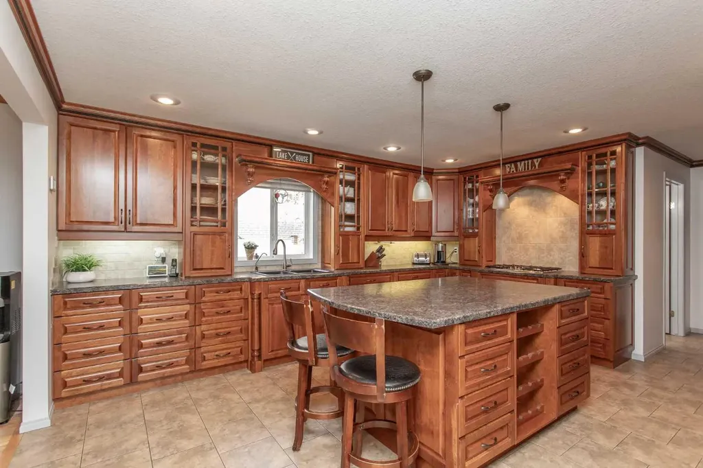 606 Pigeon Close Pelican Point AB T0B 0H0