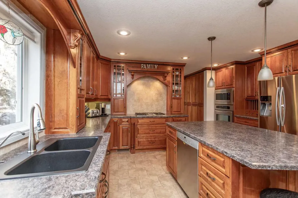 606 Pigeon Close Pelican Point AB T0B 0H0
