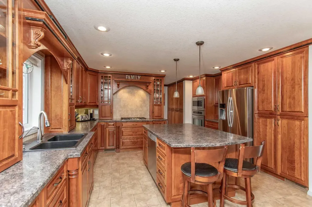 606 Pigeon Close Pelican Point AB T0B 0H0
