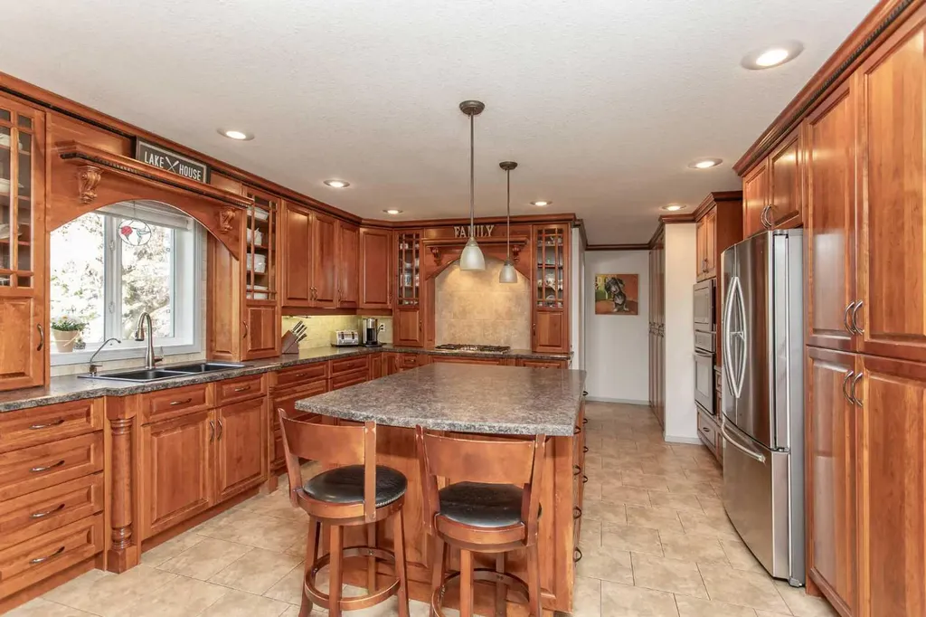 606 Pigeon Close Pelican Point AB T0B 0H0