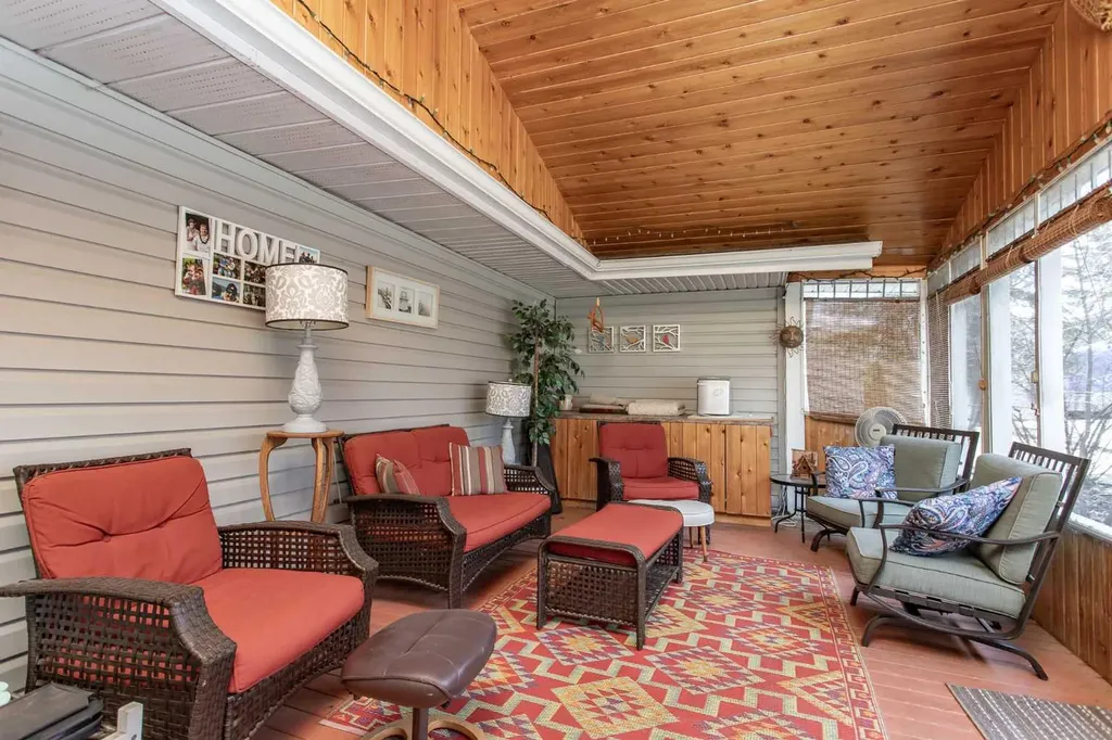 606 Pigeon Close Pelican Point AB T0B 0H0