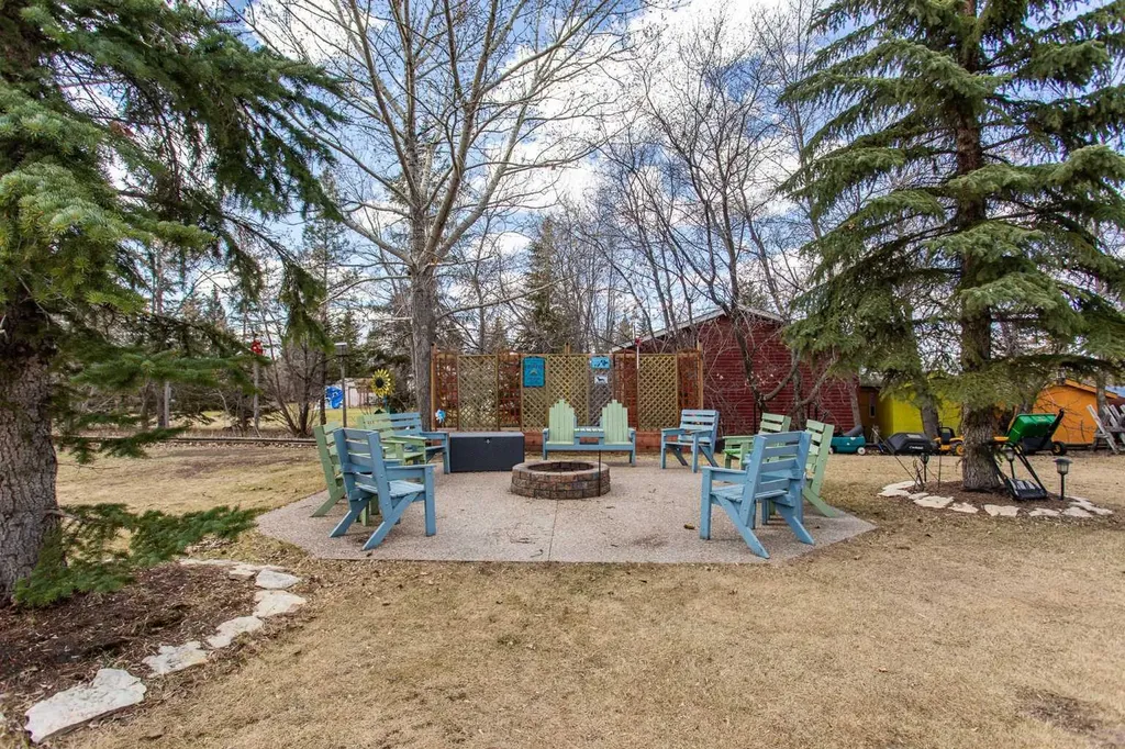606 Pigeon Close Pelican Point AB T0B 0H0