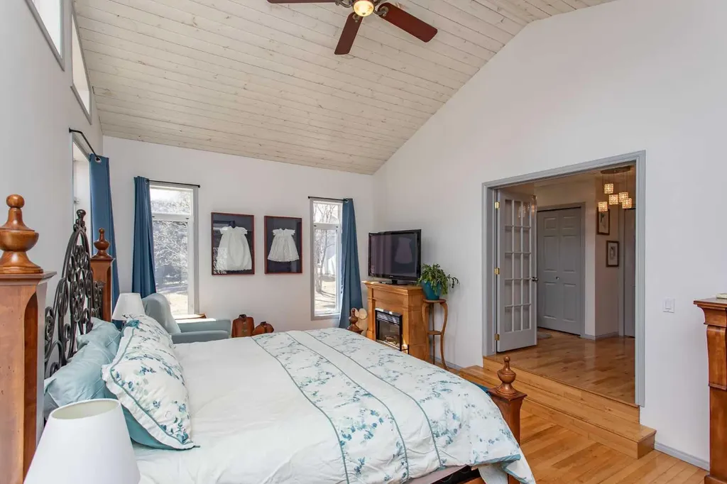 606 Pigeon Close Pelican Point AB T0B 0H0