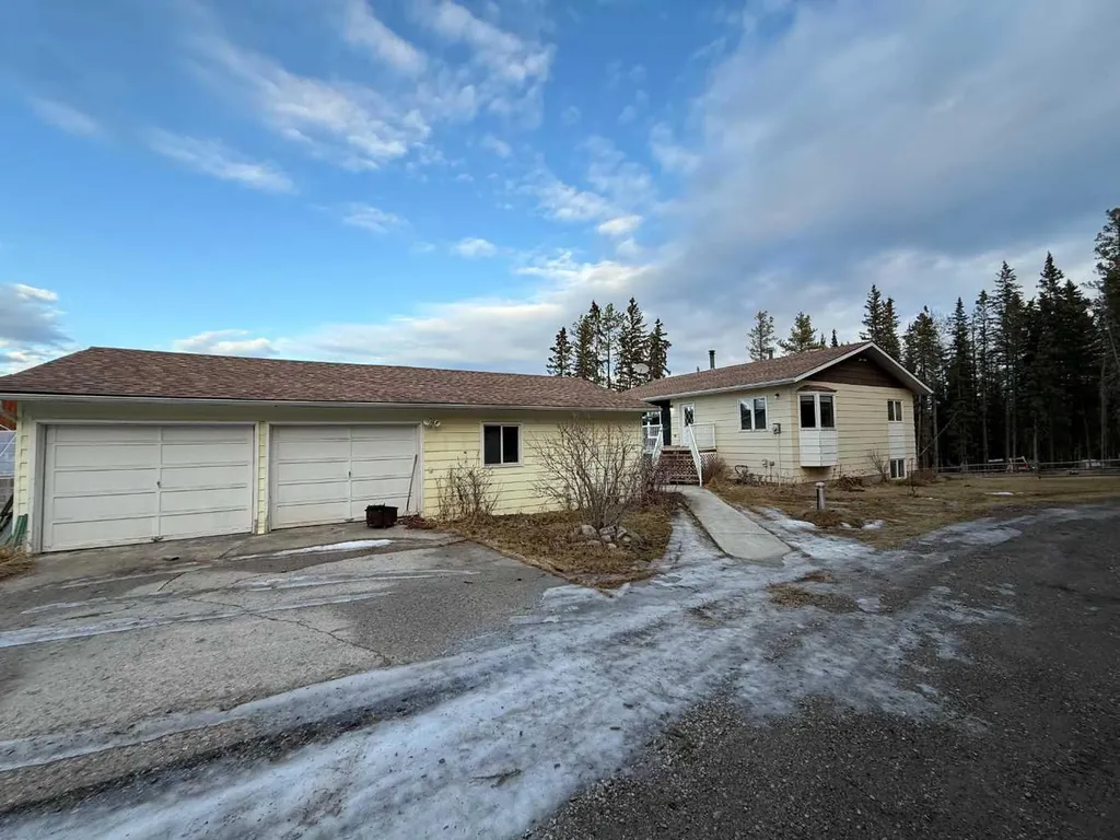 23518 Highway 16 Rural Yellowhead County AB T7V 1X6