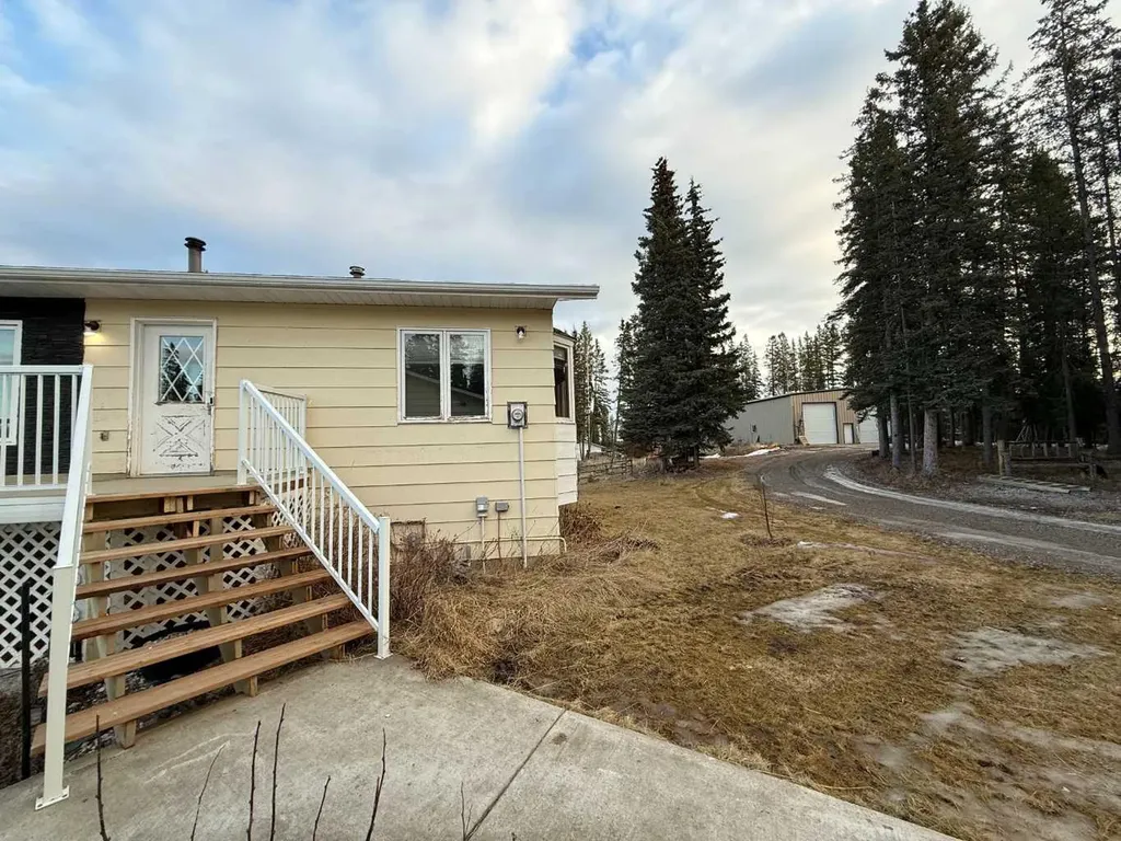 23518 Highway 16 Rural Yellowhead County AB T7V 1X6