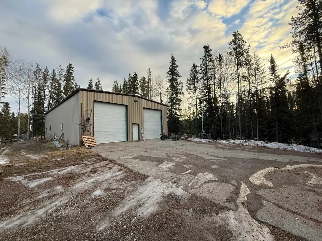 23518 Highway 16 Rural Yellowhead County AB T7V 1X6