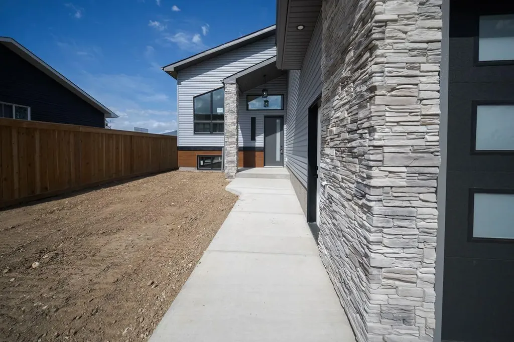 176 Beaveridge Close Fort Mcmurray AB T9H 2V3