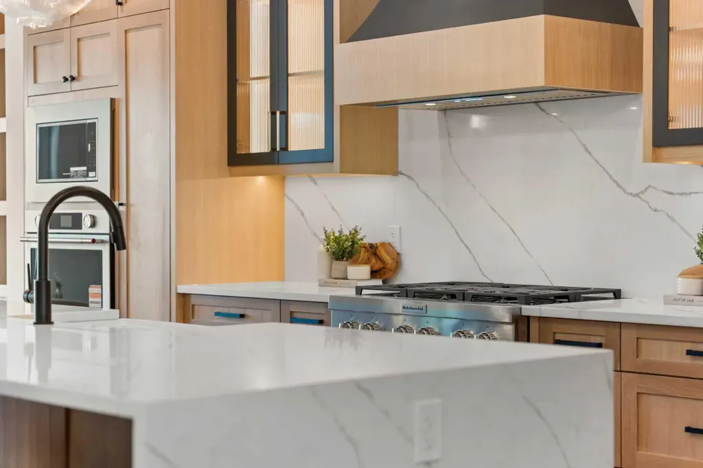422 36 Avenue NW Calgary AB T2K 0C3