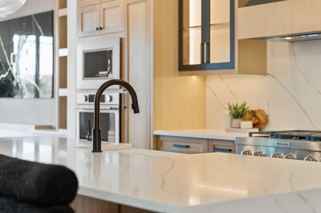 422 36 Avenue NW Calgary AB T2K 0C3
