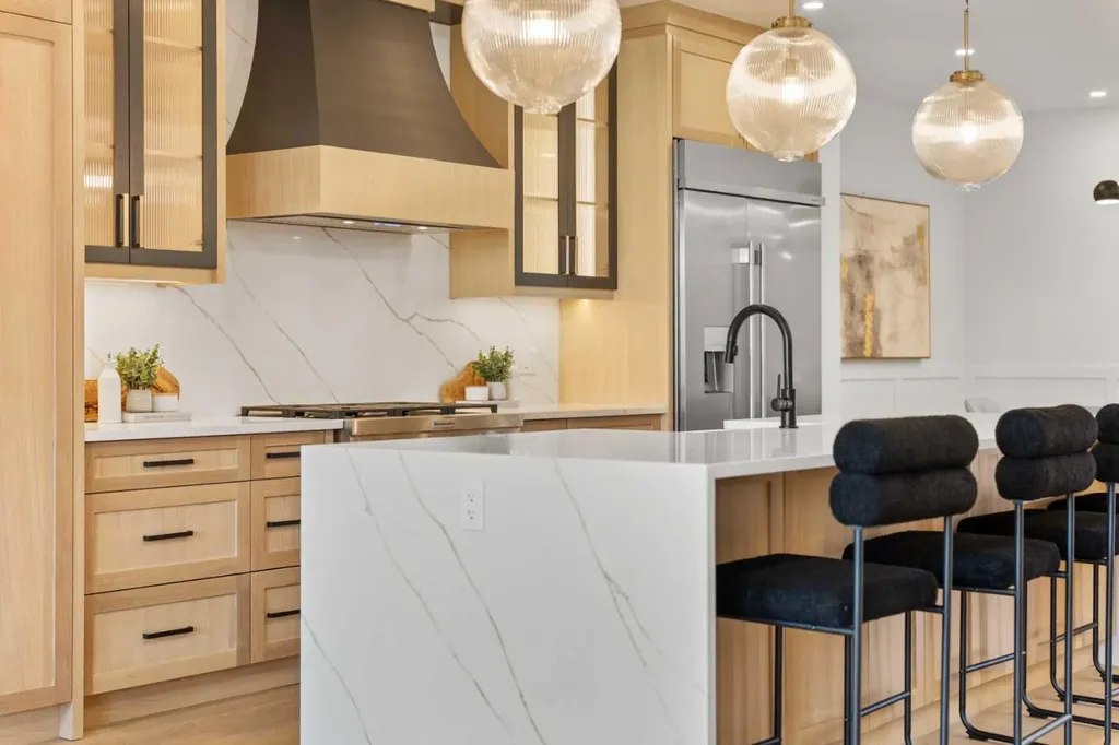 422 36 Avenue NW Calgary AB T2K 0C3