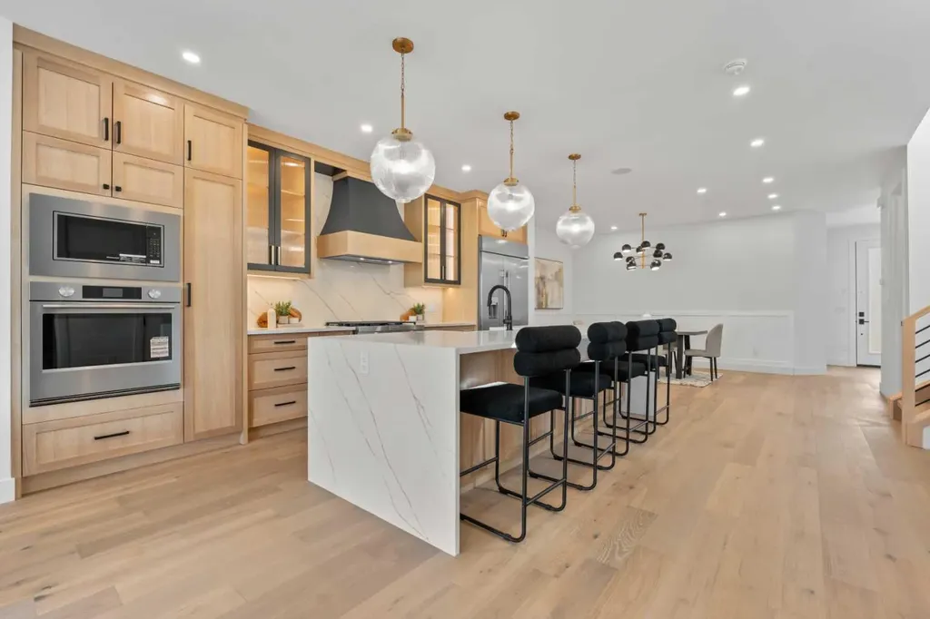 422 36 Avenue NW Calgary AB T2K 0C3