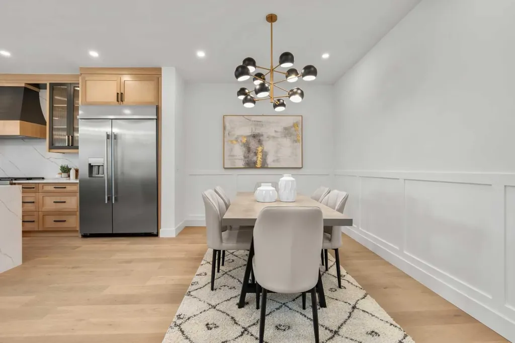 422 36 Avenue NW Calgary AB T2K 0C3