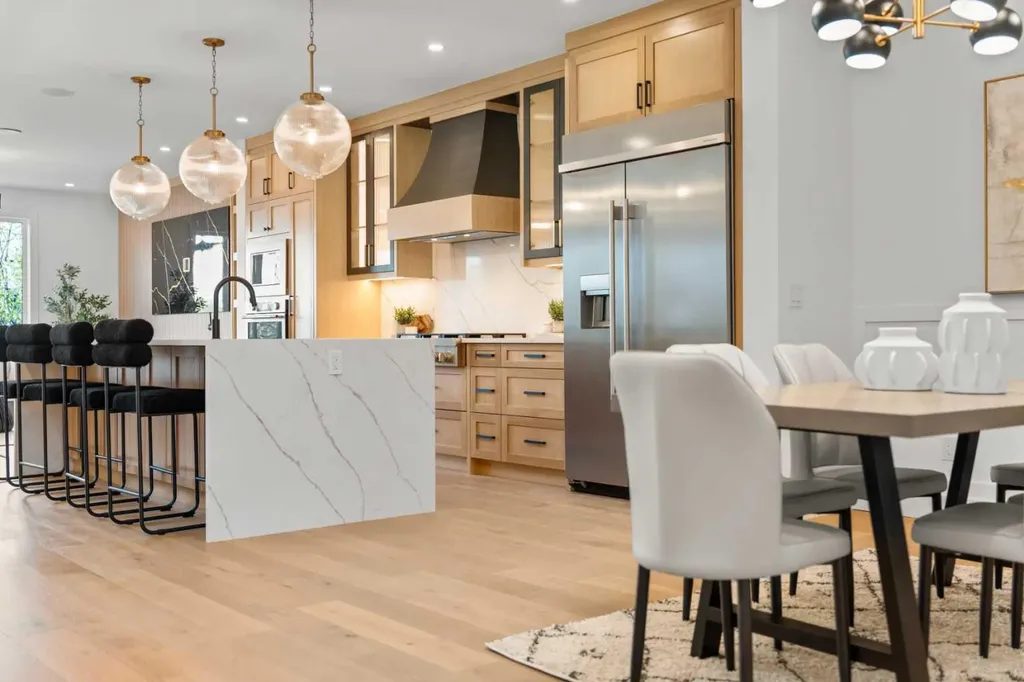 422 36 Avenue NW Calgary AB T2K 0C3
