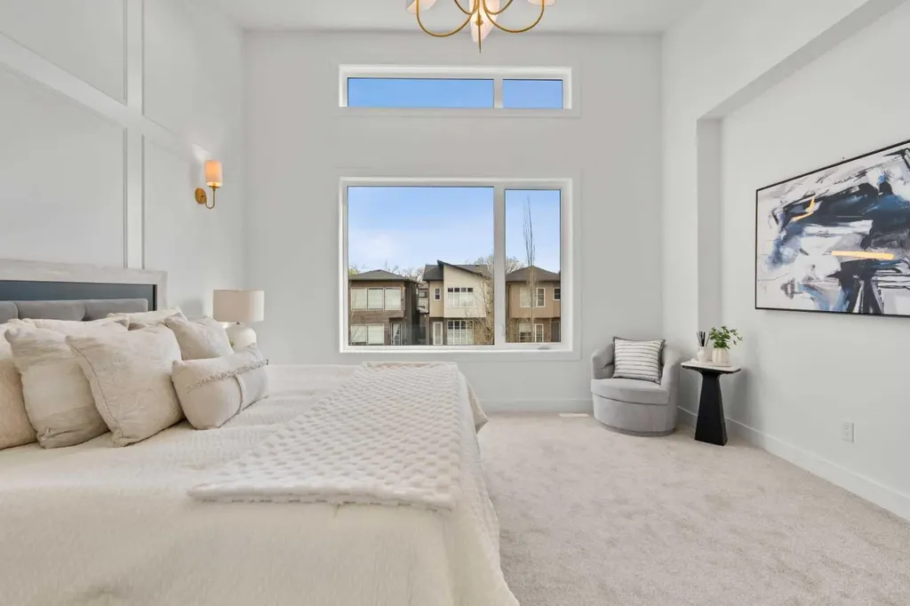 422 36 Avenue NW Calgary AB T2K 0C3