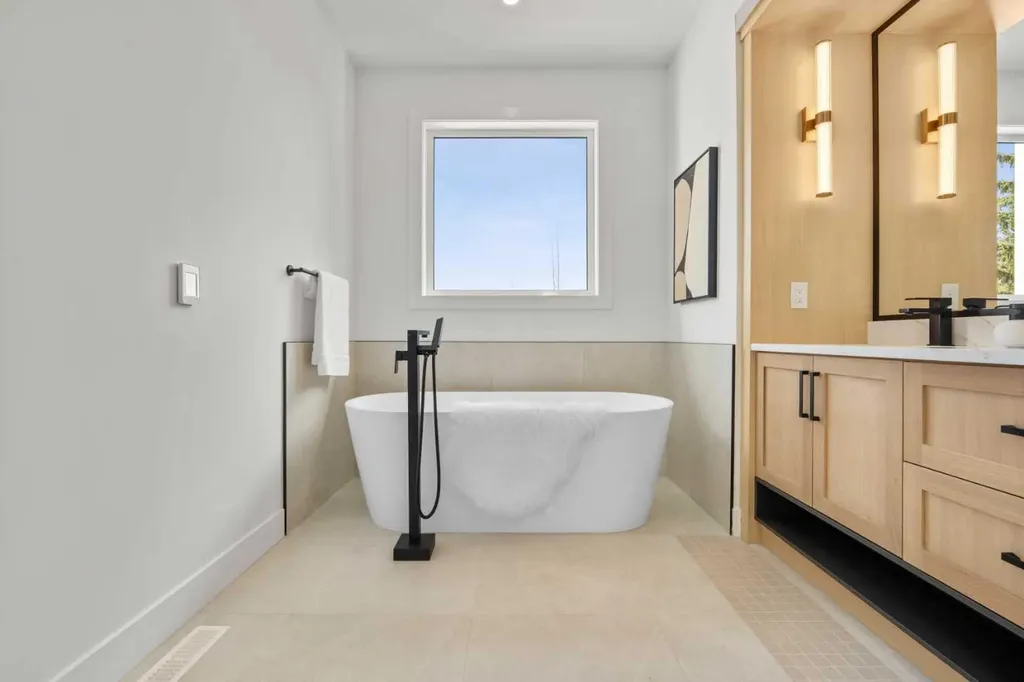 422 36 Avenue NW Calgary AB T2K 0C3