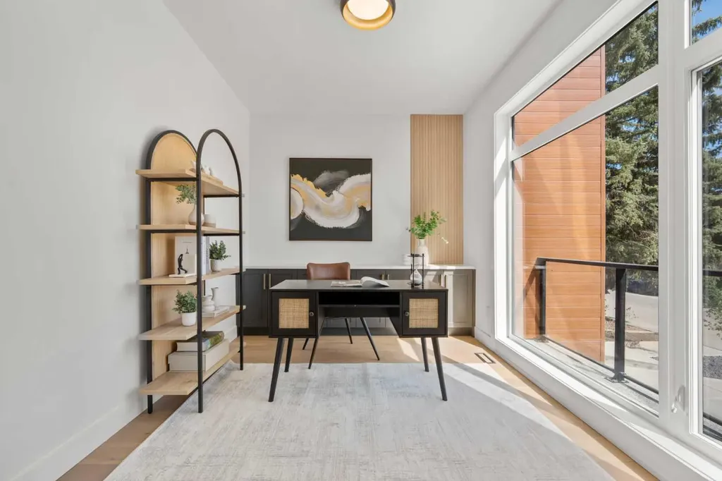 422 36 Avenue NW Calgary AB T2K 0C3