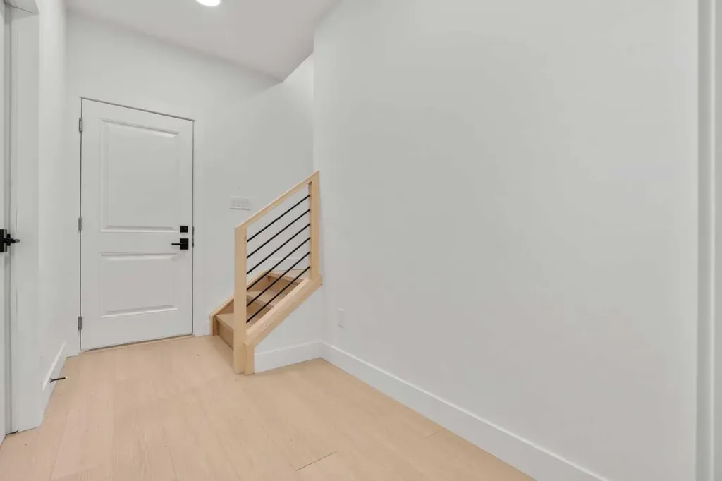 422 36 Avenue NW Calgary AB T2K 0C3