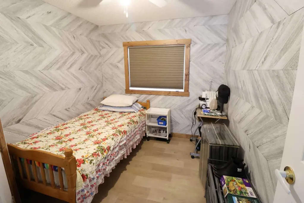 317 4 Street Bow Island AB T0K 0G0