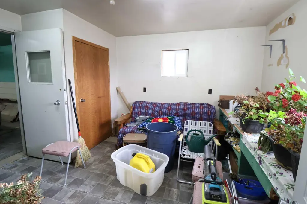 317 4 Street Bow Island AB T0K 0G0