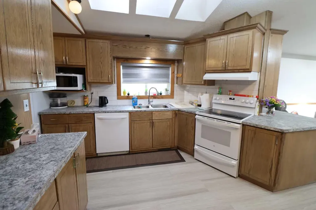 317 4 Street Bow Island AB T0K 0G0