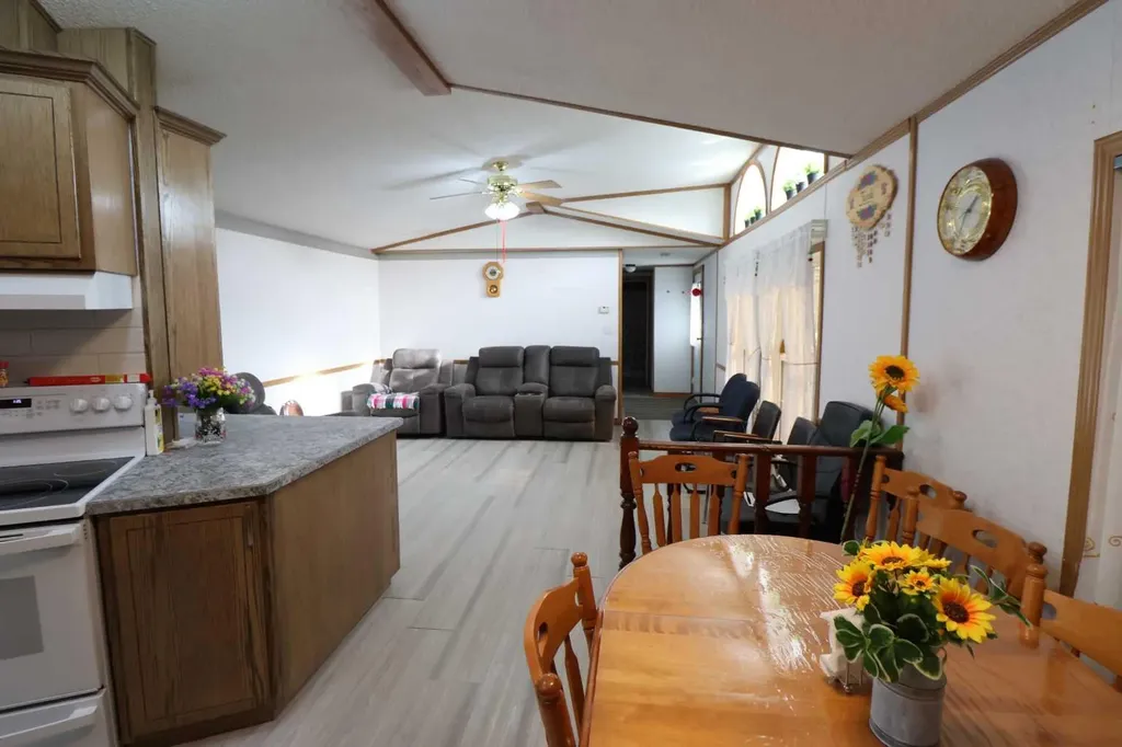 317 4 Street Bow Island AB T0K 0G0