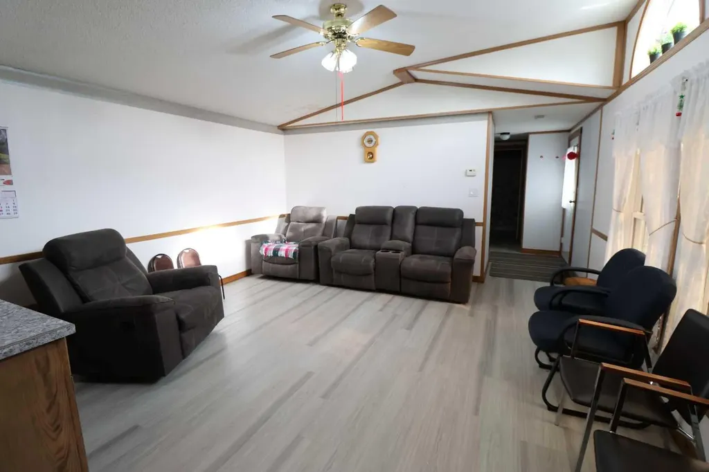 317 4 Street Bow Island AB T0K 0G0