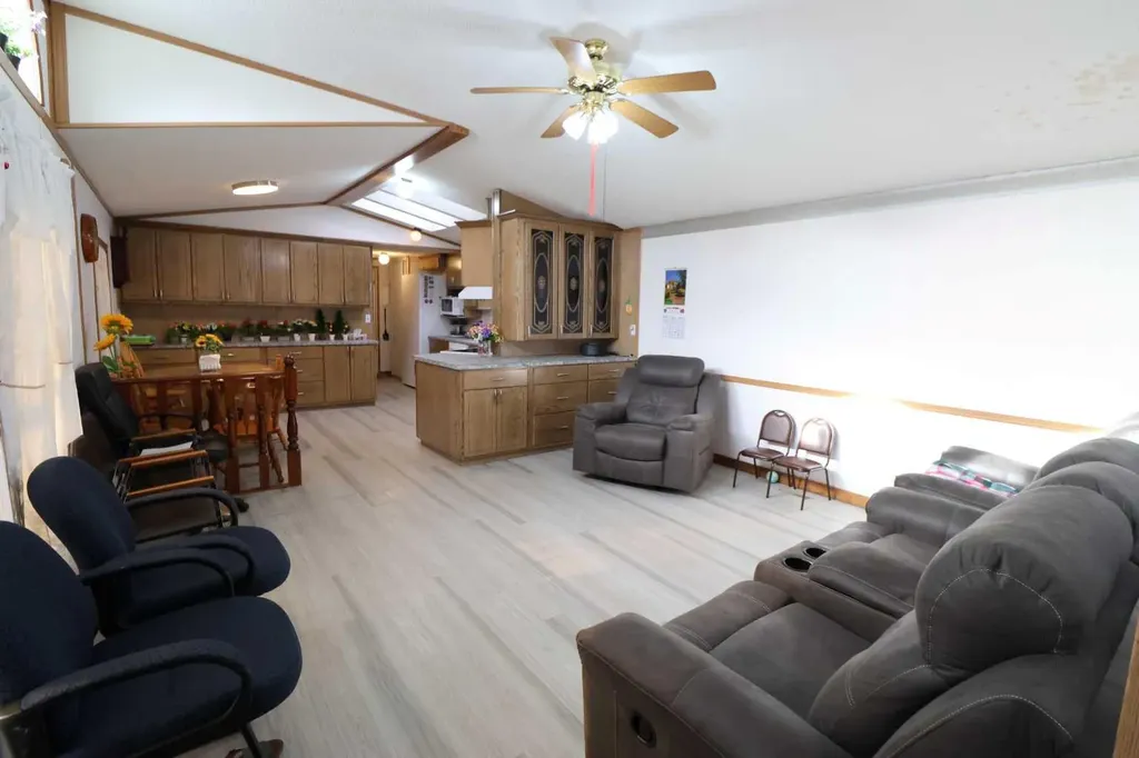 317 4 Street Bow Island AB T0K 0G0