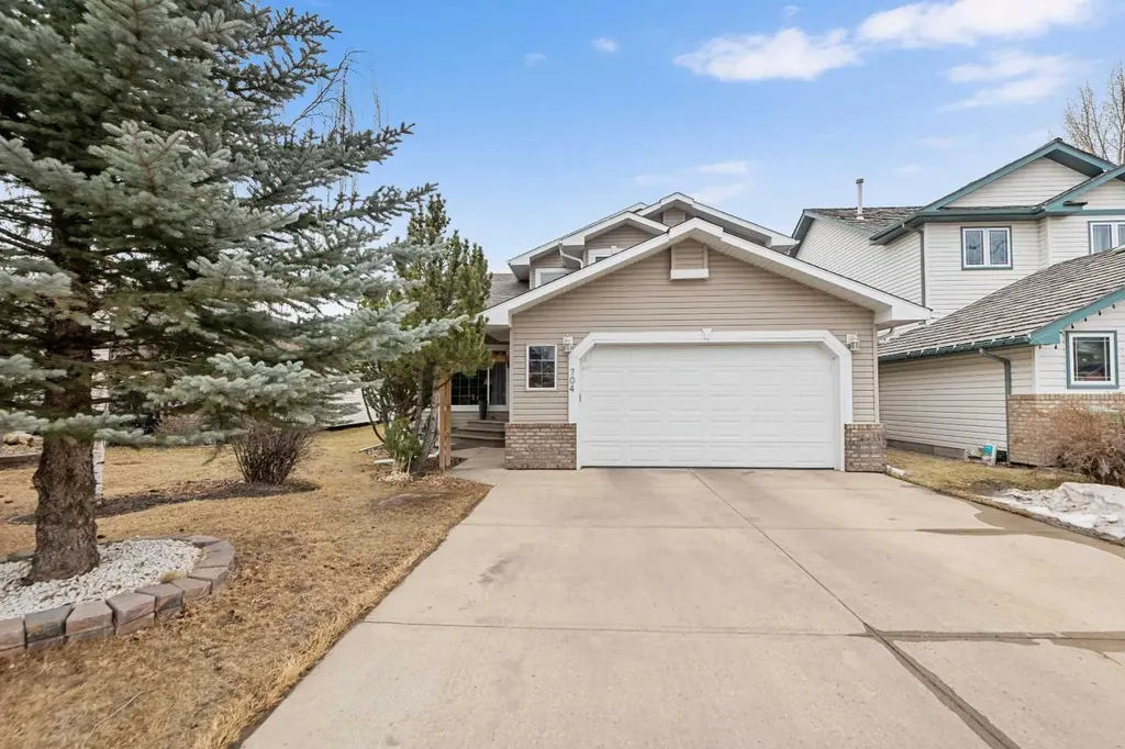 704 Woodside Drive Airdrie AB T4B2G9