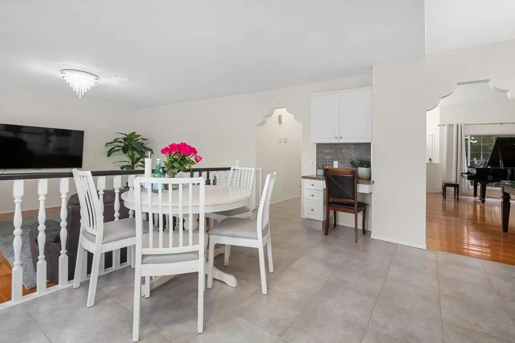 704 Woodside Drive Airdrie AB T4B2G9